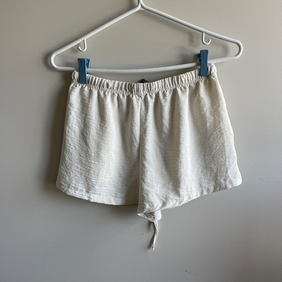 💙Buy 1 get 1 Free💙 Forever 21 Linen style short XS - Picture 4 of 4